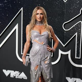 Bang Showbiz / Paris Hilton grew up with animals and wants her children to also