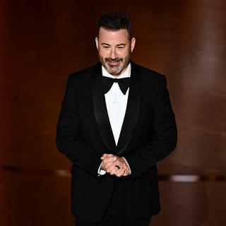 Bang Showbiz / Jimmy Kimmel became emotional during his monologue
