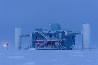 The Moon rises behind the IceCube Neutrino Observatory at the South Pole. Alicia Fattorini, IceCube/NSF